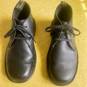 Men’s Dr. Martinis leather desert boots. Size 8, Black,  Great condition.